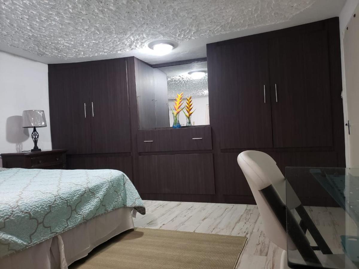 Отель Hill Retreat - Кингстон Экстерьер фото